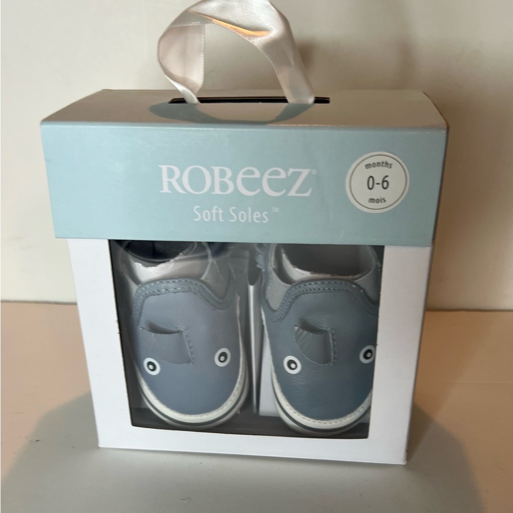 New in Box Robeez Baby Shoes 0-6 months Sebastian Shark Soft Soled Leather